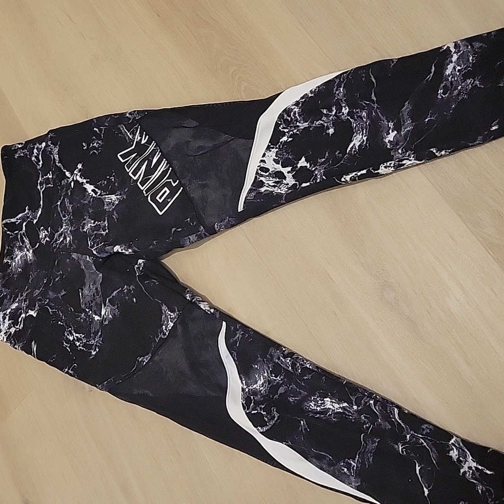 Pink Victoria’s Secret Ultimate Legging black  white with mesh inserts sz s/p